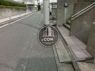 人通りは少ないです。