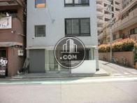 通りの面した正面玄関周辺