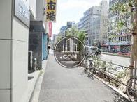 街路樹のある歩道
