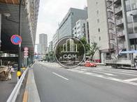 首都高沿いの大通りです