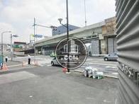 広い交差点となっています
