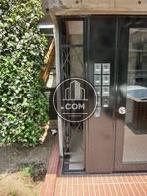 正面玄関に各部屋それぞれのドアホンがつきます