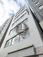 玄関口前から見上げた外壁