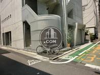 三面が通りに面していることになります