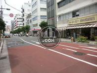 広く綺麗な道路です