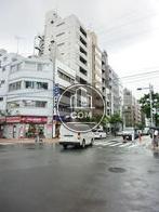 交通量の多い通り