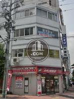 角地に建つビルです