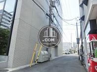 隣接する側道