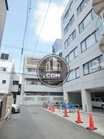 背面通り奥からの景観