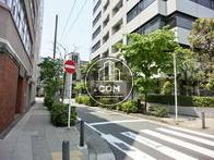 隣接する脇道