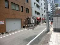 大通りから一本入った道路です