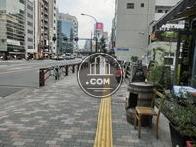 この先に恵比寿駅がございます