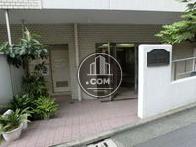 正面玄関部分です