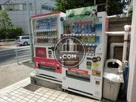 敷地内に自販機があります