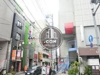 交差点の向い側から撮影