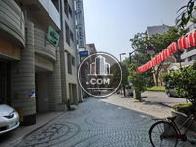 商店街に面しています