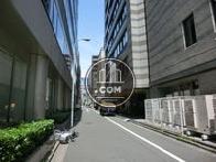 ビル脇の路地