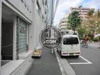 玄関前の歩道です