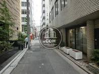 入り口を出て右手方向の風景です