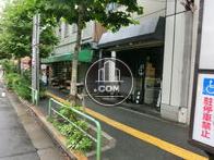 前面の歩道です