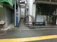 入口の通路です