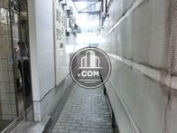 入口の通路です