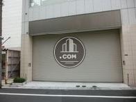 1階には大型シャッターが設置されています