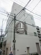 路地に面した側面には数箇所の採光面があります