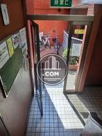 正面玄関から採光されます