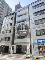 各階にバルコニーがあります