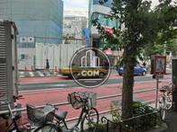 正面入口から見た周辺です