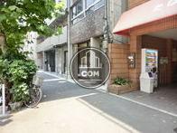 適度な人通りが見られます