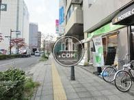 幅のある歩道です