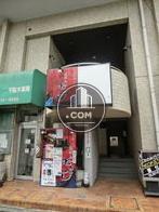 店舗部分の中央付近に吹抜けの入口