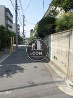 こちら側新井薬師前駅でございます