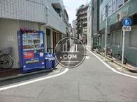 T字路の角となっています