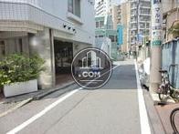 先に進むと線路に当たります