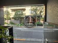 六本木という都会に居ながらものどかな街並みです