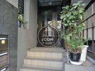 植物もあり、お洒落な入口です