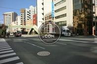目白通り沿いに位置しています
