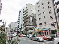 とても賑やかな街並みです