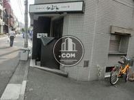 周辺は閑静なオフィス・住宅街です