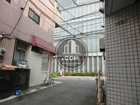 入口から見た周辺です