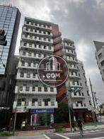 明治通りの角地に建っています