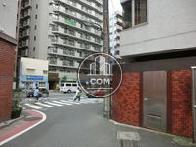 物件の前は明治通り