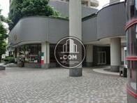 1階は店舗区画もあります
