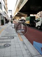 建物前の歩道