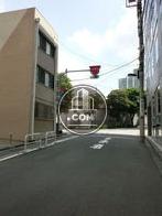 幅広な通り沿い
