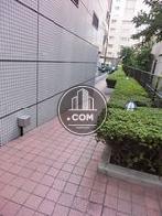 駐輪場が奥にあります