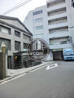 前の通りも広いです